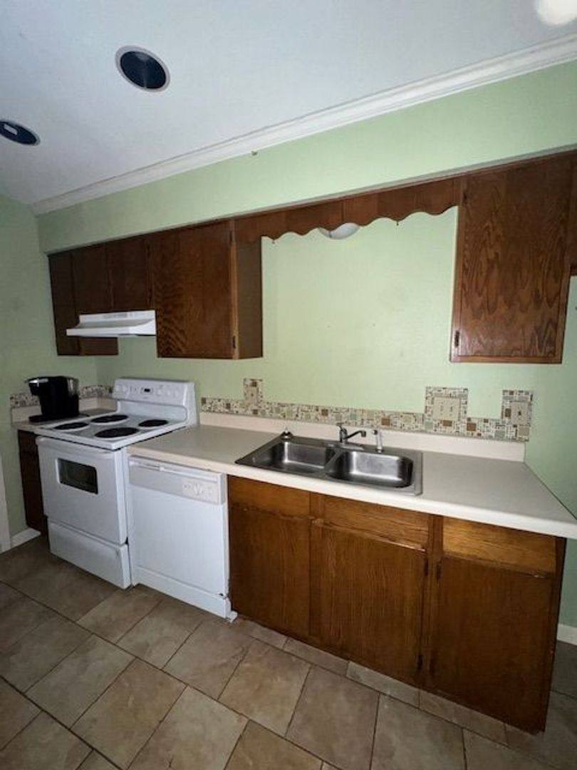 Apartment for rent at 4250 Calallen Dr, Corpus Christi, TX 78410