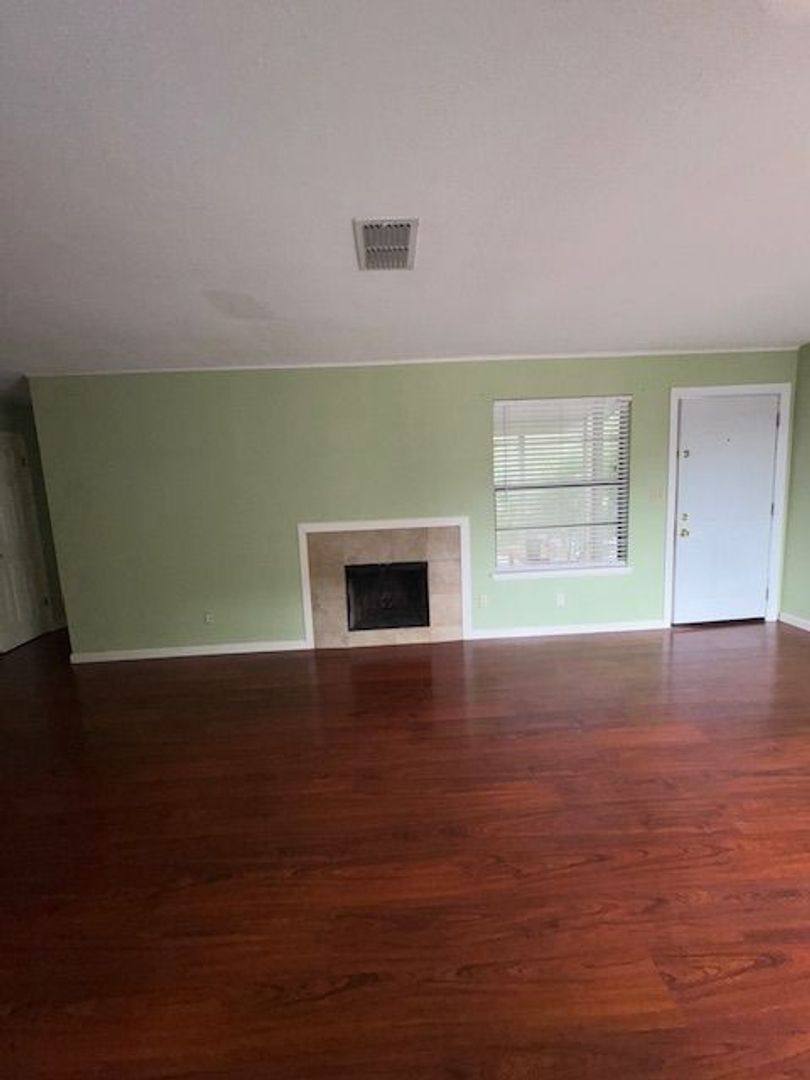 Apartment for rent at 4250 Calallen Dr, Corpus Christi, TX 78410