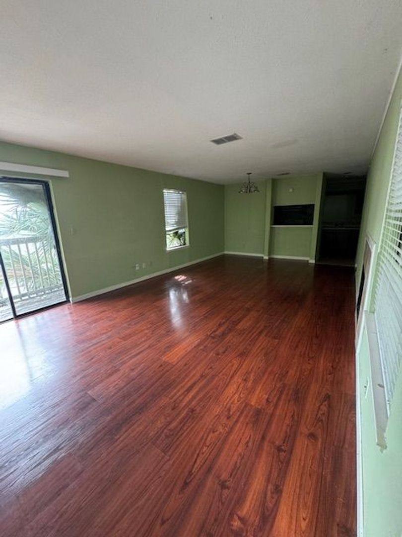 Apartment for rent at 4250 Calallen Dr, Corpus Christi, TX 78410