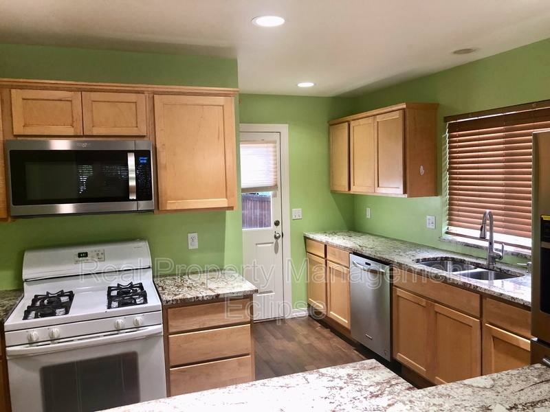 House for rent at 8837 NE 178th St, Bothell, WA 98011
