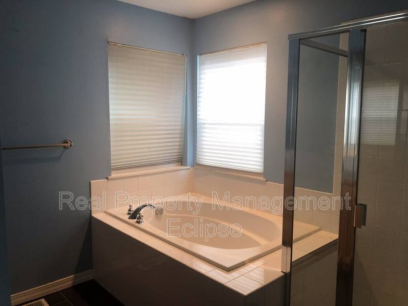House for rent at 8837 NE 178th St, Bothell, WA 98011