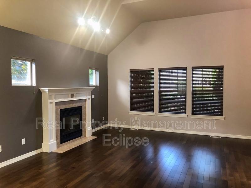 House for rent at 8837 NE 178th St, Bothell, WA 98011