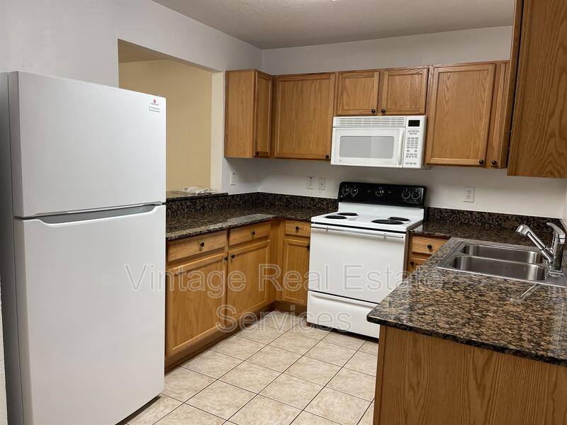 Townhouse for rent at 10806 Brickside Court, Riverview, FL 33579