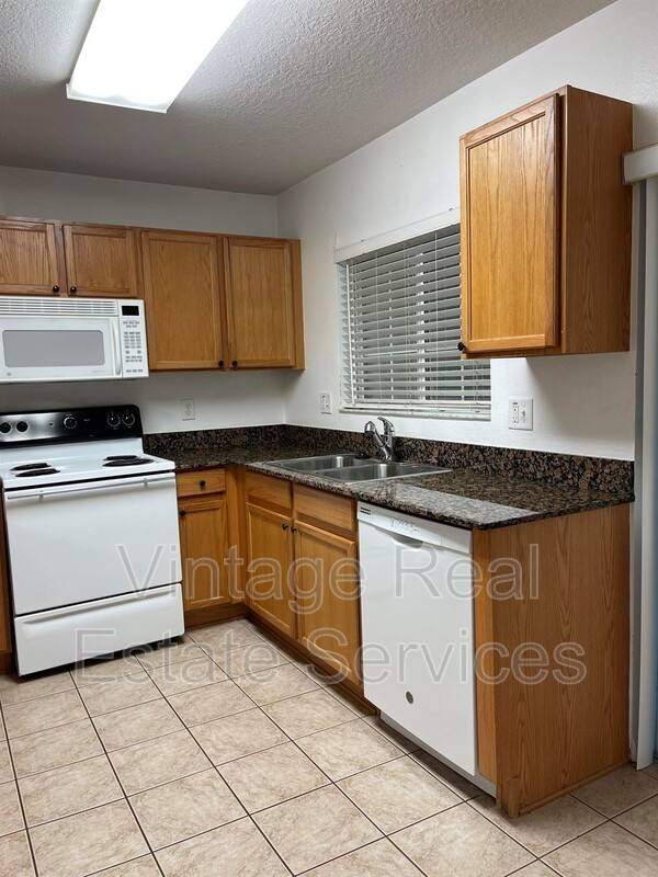 Townhouse for rent at 10806 Brickside Court, Riverview, FL 33579