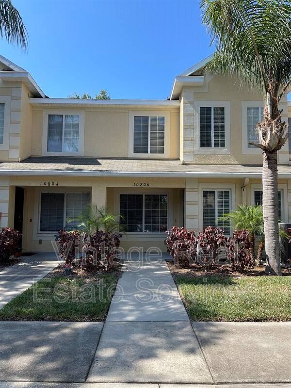 Townhouse for rent at 10806 Brickside Court, Riverview, FL 33579