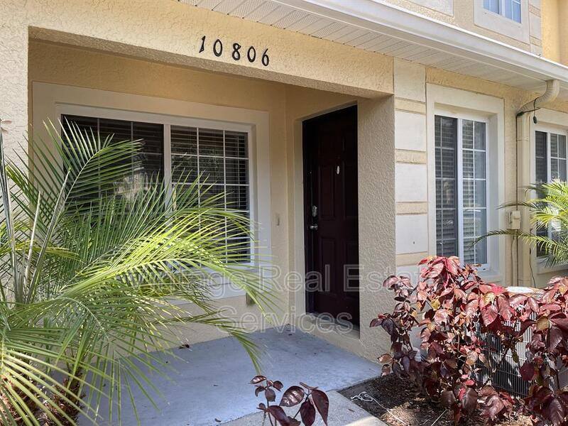 Townhouse for rent at 10806 Brickside Court, Riverview, FL 33579