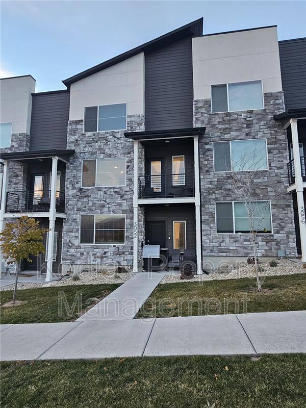 Townhouse for rent at 3052 N 1625 E, Layton, UT 84040
