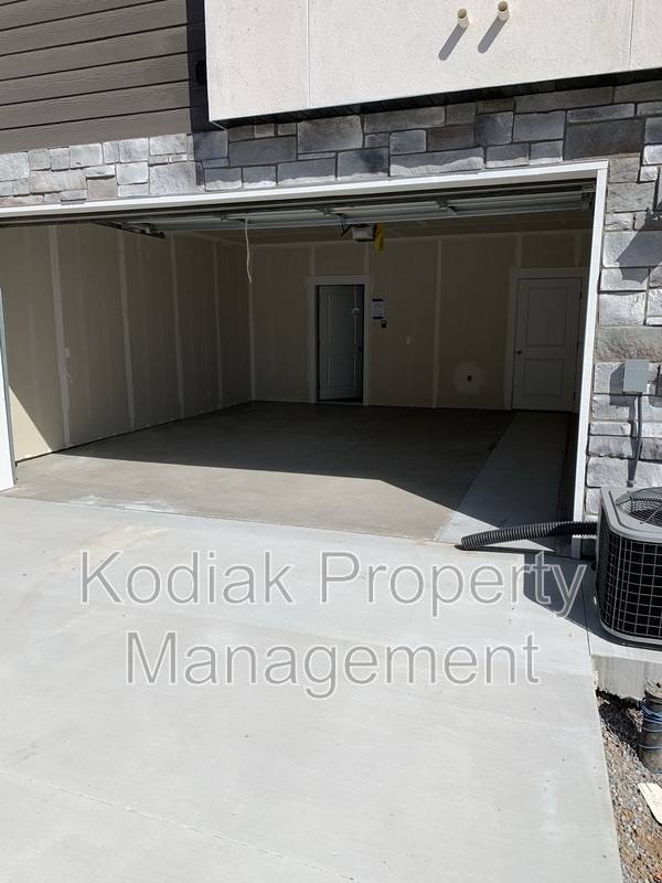 Townhouse for rent at 3052 N 1625 E, Layton, UT 84040