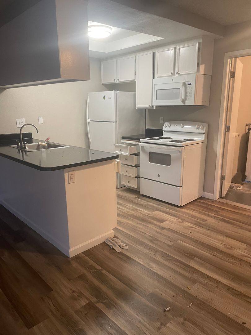 Apartment for rent at 350 N Union Rd, Manteca, CA 95337