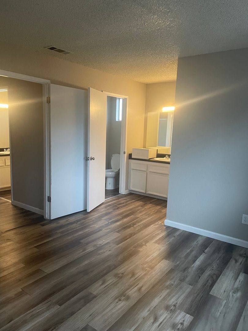 Apartment for rent at 350 N Union Rd, Manteca, CA 95337