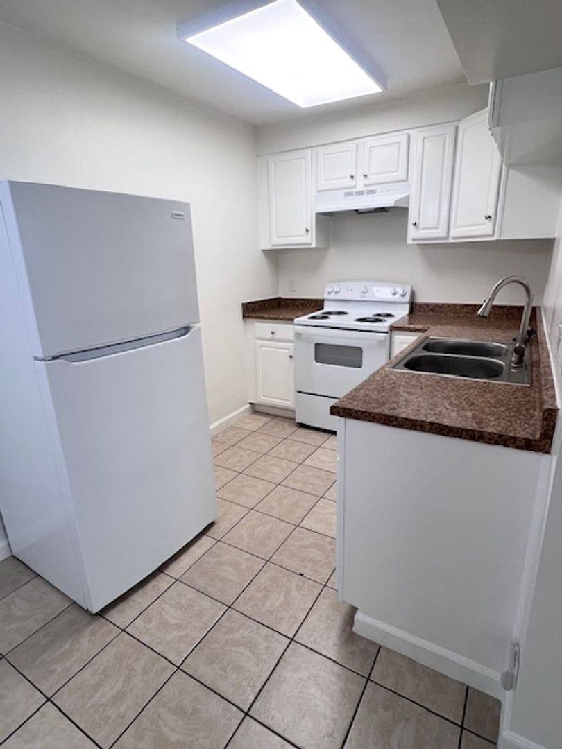Apartment for rent at 416-418 N Hickory, Escondido, CA 92025
