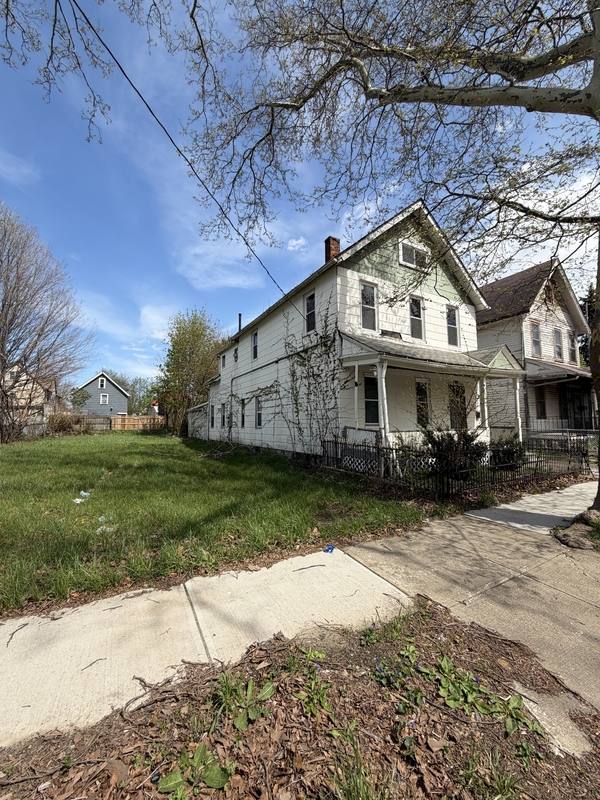 Apartment for rent at 1137 E 66th St #1, Cleveland, OH 44103