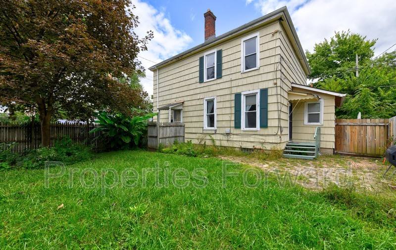 Townhouse for rent at 673 E Sycamore St, Columbus, OH 43206