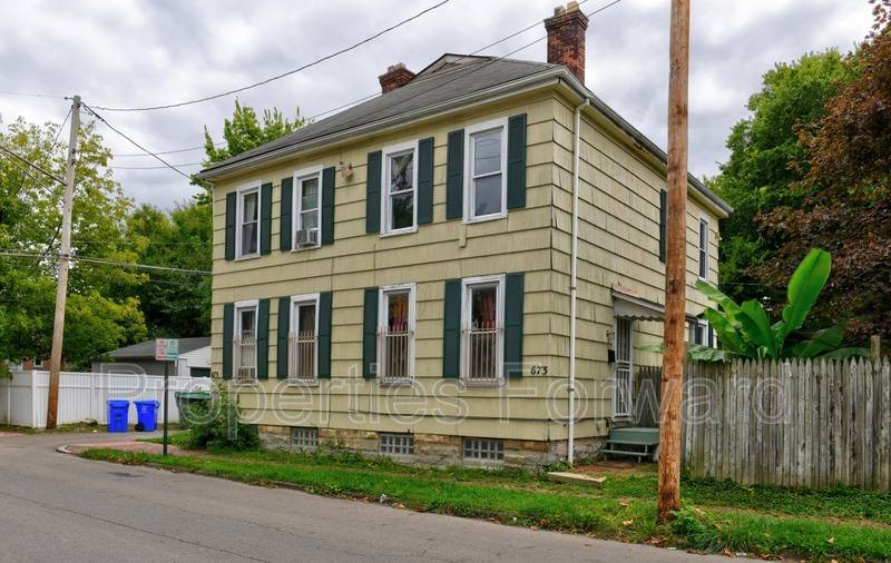 Townhouse for rent at 673 E Sycamore St, Columbus, OH 43206