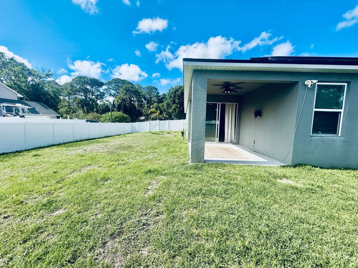 House for rent at 614 Lynbrook St NW, Palm Bay, FL 32907