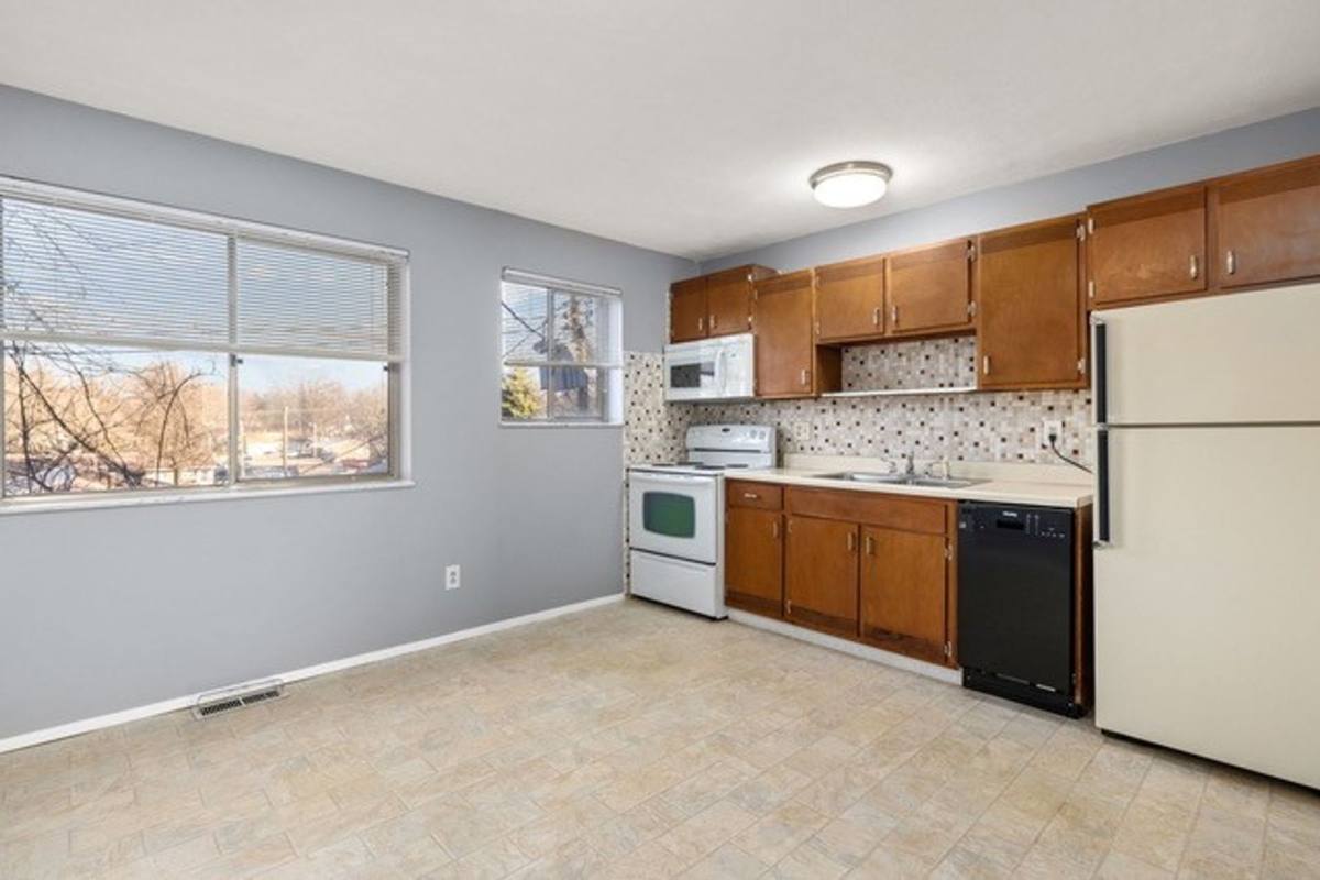 Townhouse for rent at 9310 Shirley Gardens Dr, Saint Louis, MO 63114