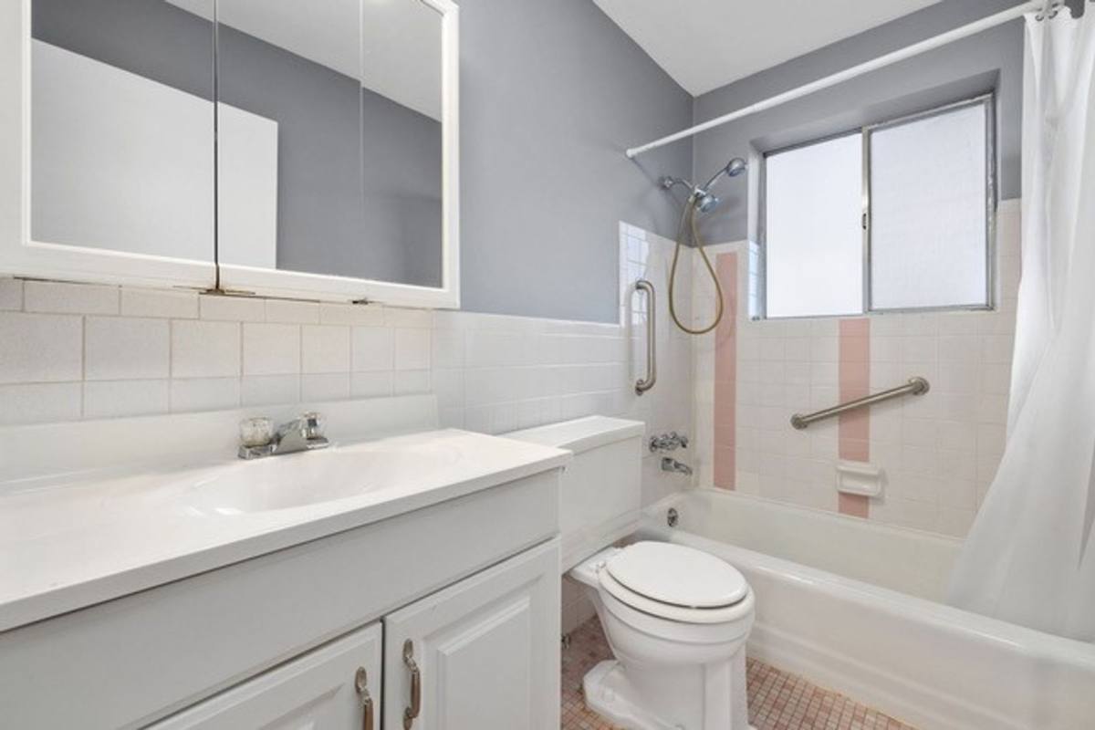 Townhouse for rent at 9310 Shirley Gardens Dr, Saint Louis, MO 63114