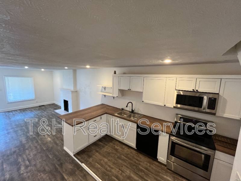 Townhouse for rent at 2923 N Delaware St, Indianapolis, IN 46205