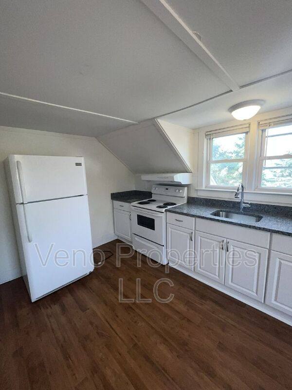 Apartment for rent at 32 Russell Rd #2B, Albany, NY 12203