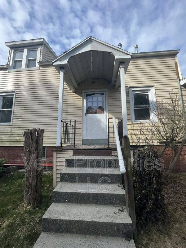 Apartment for rent at 32 Russell Rd #2B, Albany, NY 12203
