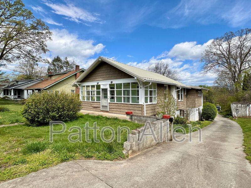 702 Fairview Rd, Asheville, NC 28803