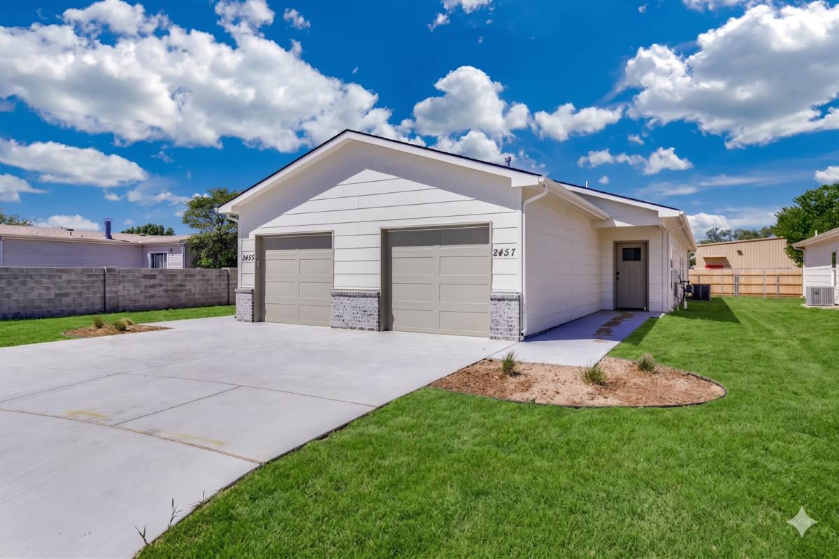 Apartment for rent at 2423 W Macarthur Court, Wichita, KS 67217
