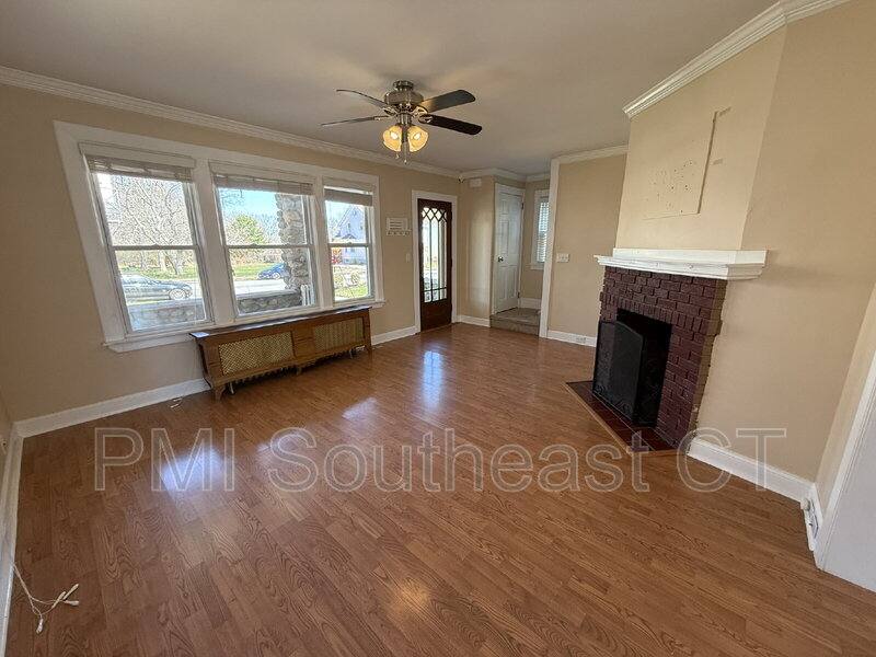House for rent at 86 School St, New London, CT 06320