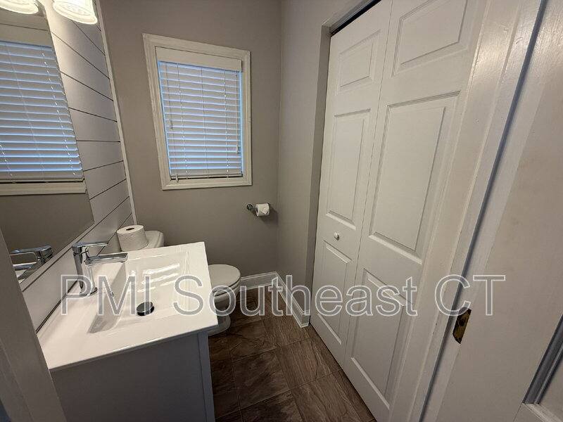 House for rent at 86 School St, New London, CT 06320