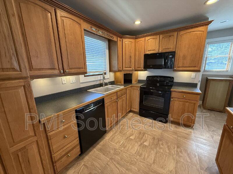 House for rent at 86 School St, New London, CT 06320