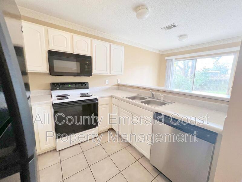 Townhouse for rent at 34 Harbeson Ave NE #A, Fort Walton Beach, FL 32548