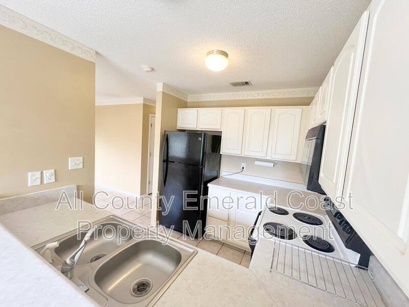 Townhouse for rent at 34 Harbeson Ave NE #A, Fort Walton Beach, FL 32548