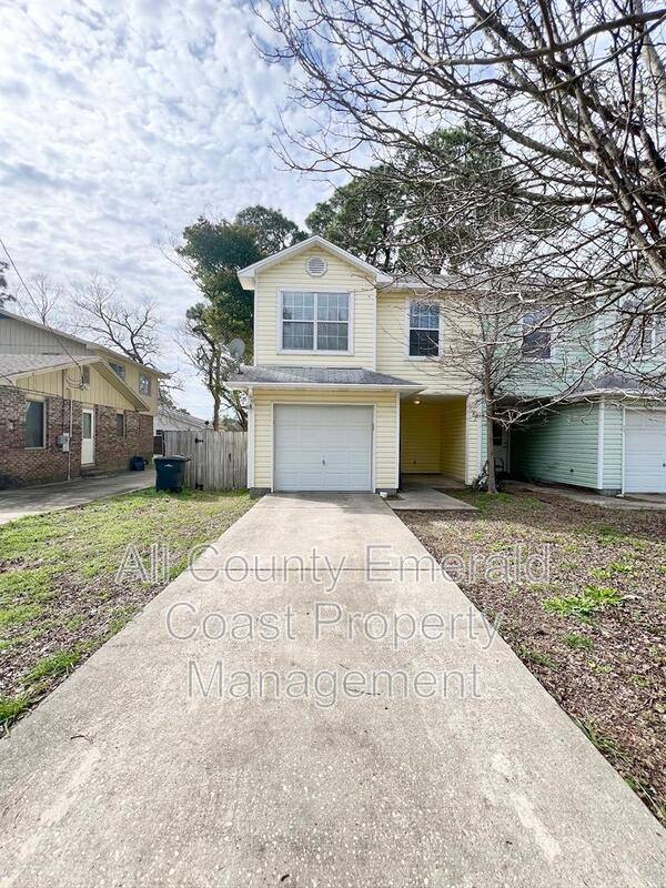 Townhouse for rent at 34 Harbeson Ave NE #A, Fort Walton Beach, FL 32548