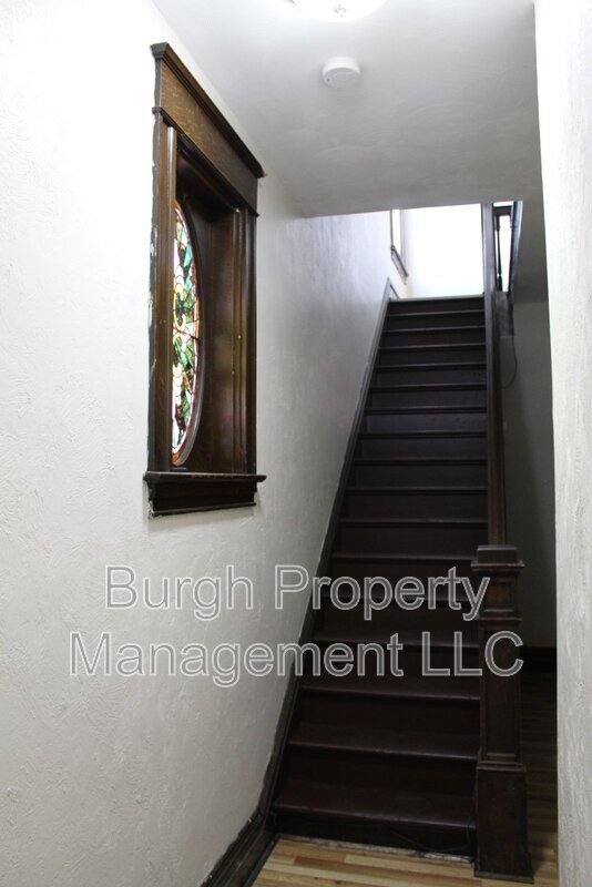 213 6th Ave #2, Carnegie, PA 15106
