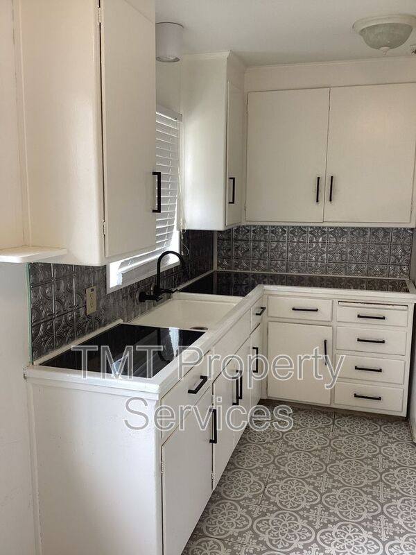 House for rent at 137 W Third St, Stockton, CA 95206