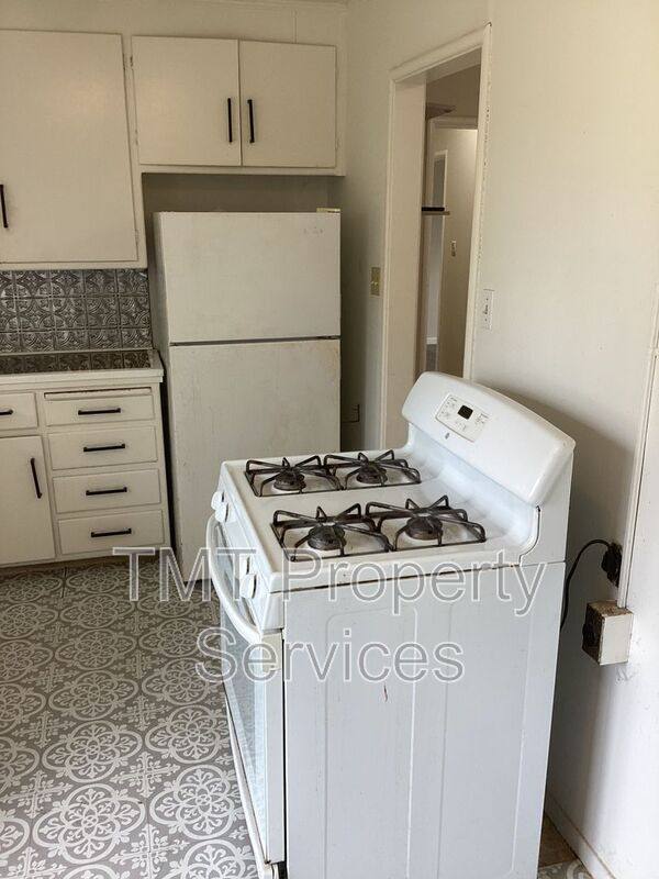 House for rent at 137 W Third St, Stockton, CA 95206