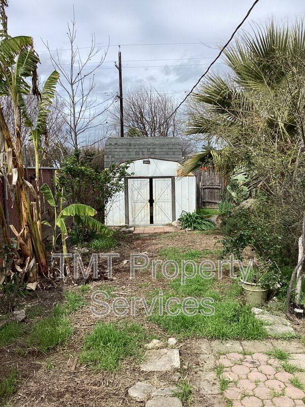 House for rent at 137 W Third St, Stockton, CA 95206