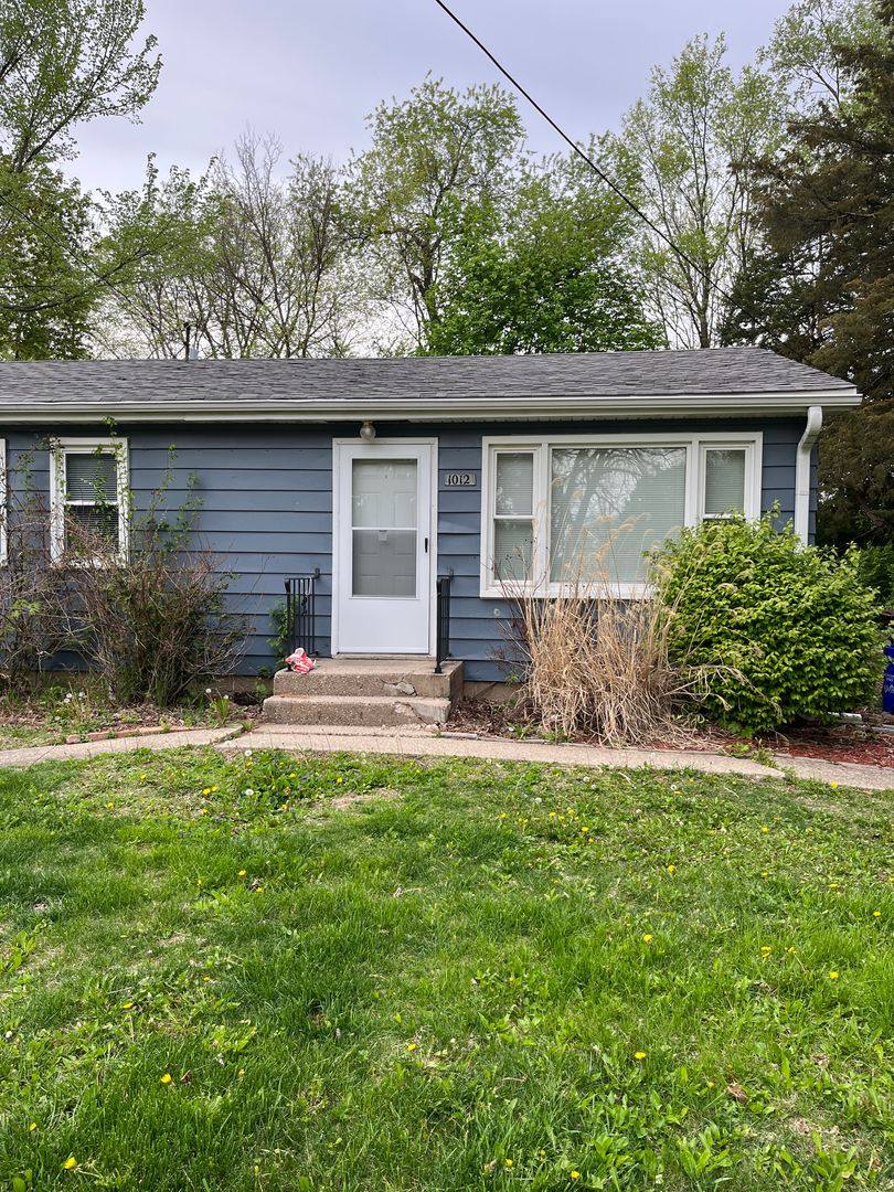 Apartment for rent at 1010-1012 40th Ave, Rockford, IL 61109