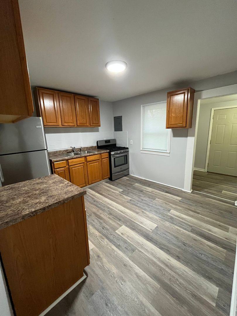 Apartment for rent at 1010-1012 40th Ave, Rockford, IL 61109