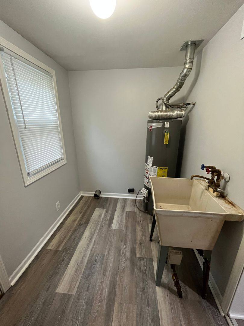 Apartment for rent at 1010-1012 40th Ave, Rockford, IL 61109
