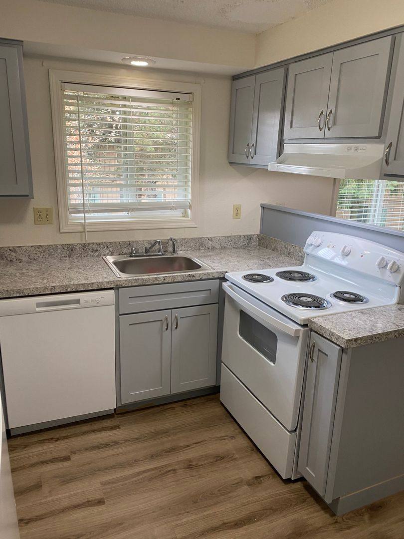 Apartment for rent at 742 32nd Ave SE, Albany, OR 97322