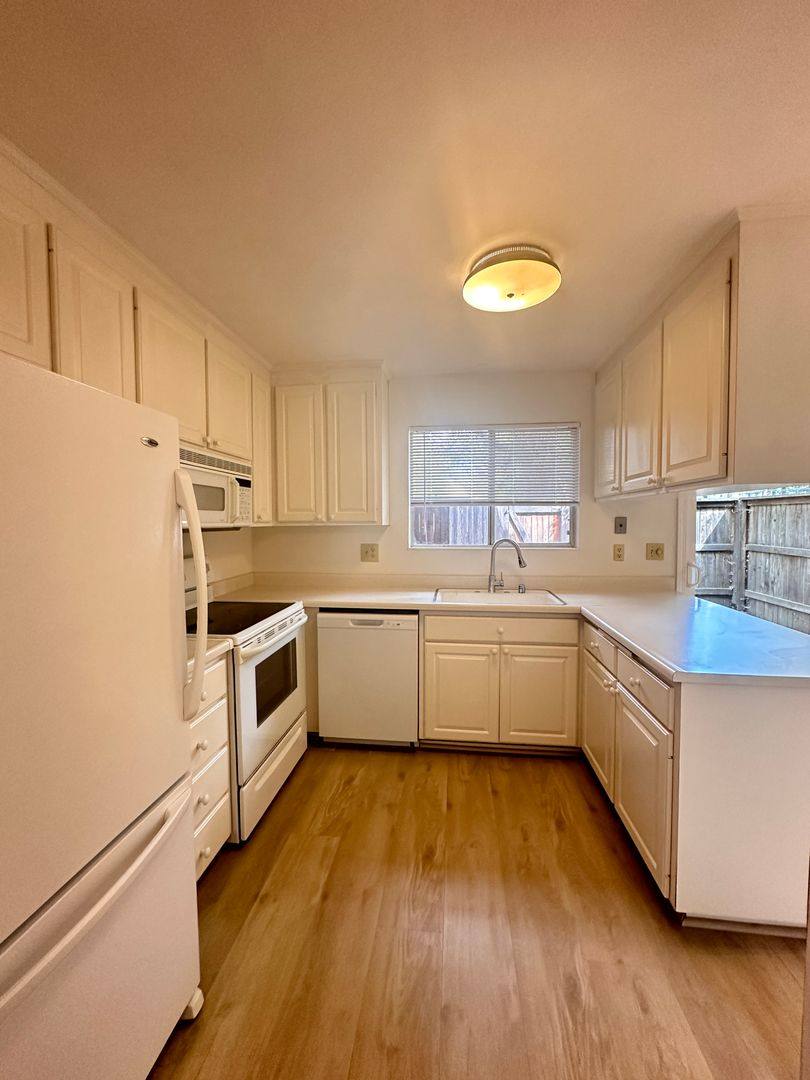 Apartment for rent at 2084 Alta Loma St, Davis, CA 95616