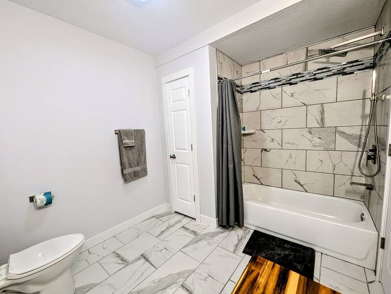 Apartment for rent at 413 Jefferson St #6, Pella, IA 50219