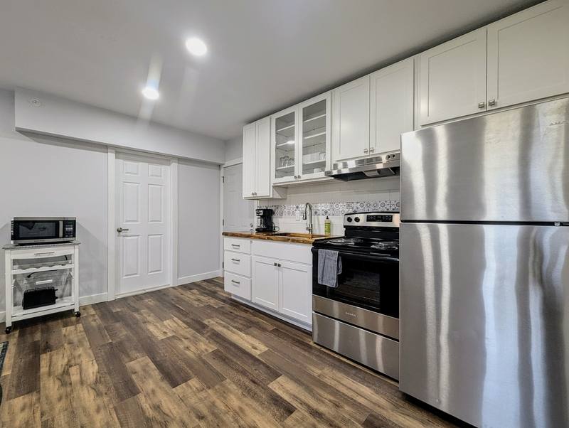 Apartment for rent at 413 Jefferson St #6, Pella, IA 50219