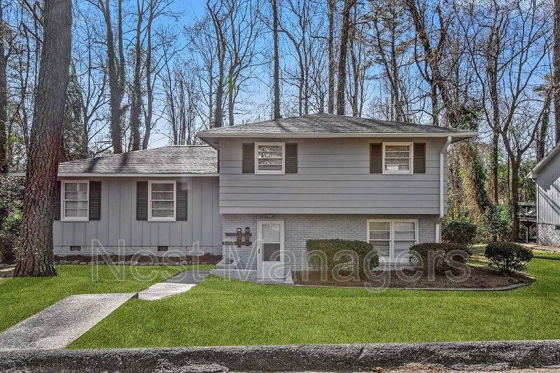 Apartment for rent at 1401 Briarcliff Dr #B, Fayetteville, NC 28301