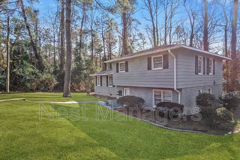 Apartment for rent at 1401 Briarcliff Dr #B, Fayetteville, NC 28301