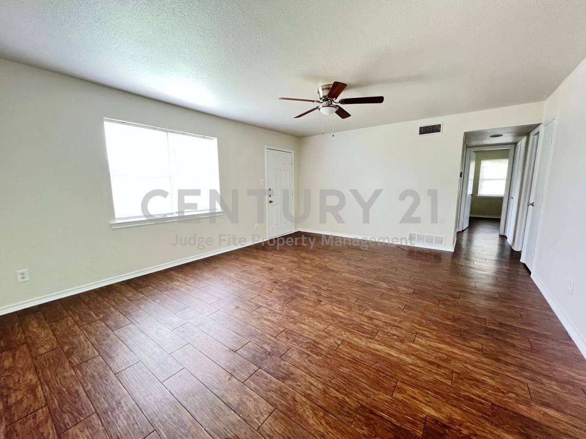 House for rent at 114 Southmanor Court, Sanger, TX 76266
