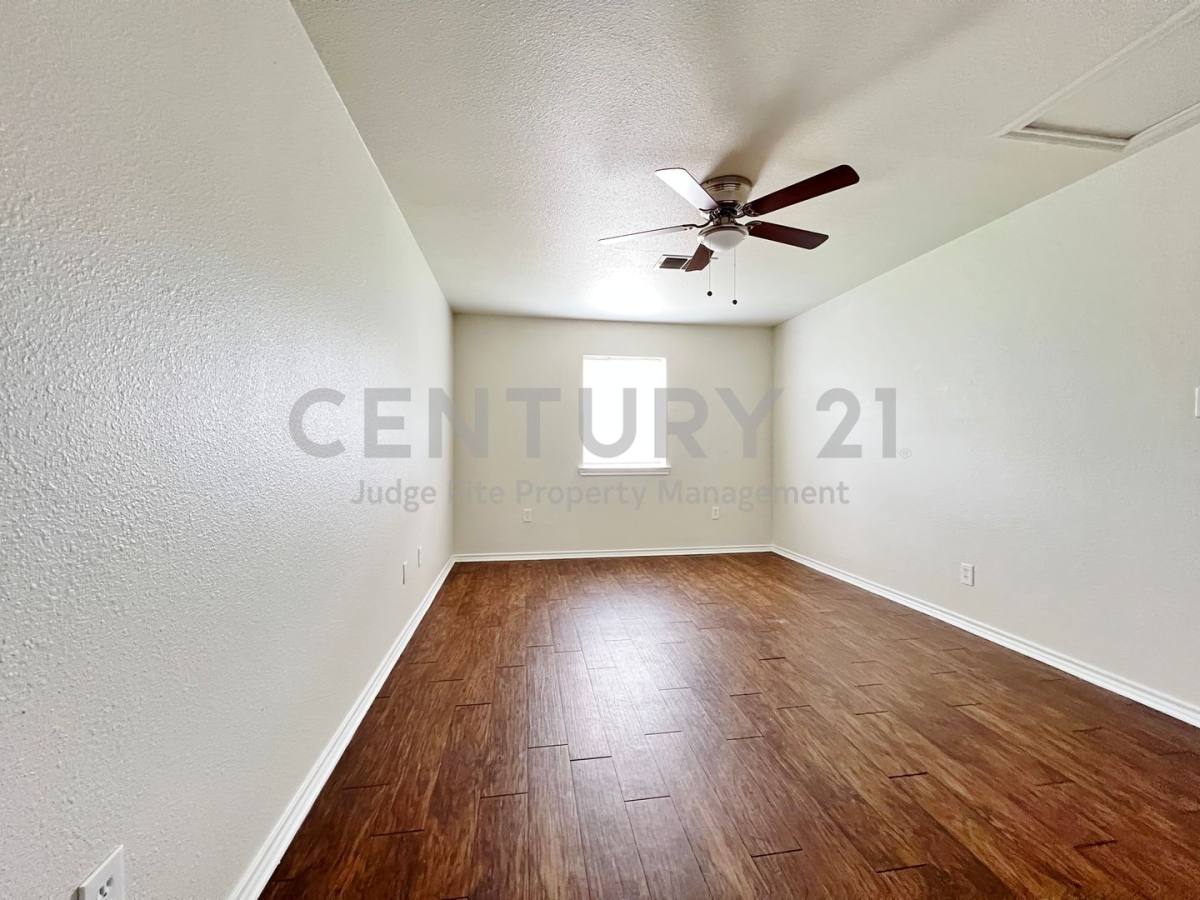 House for rent at 114 Southmanor Court, Sanger, TX 76266