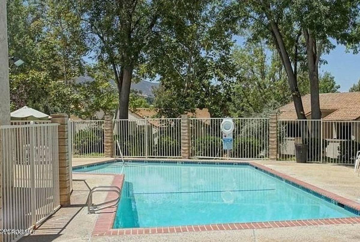 House for rent at 28915 Thousand Oaks Blvd, Agoura Hills, CA 91301