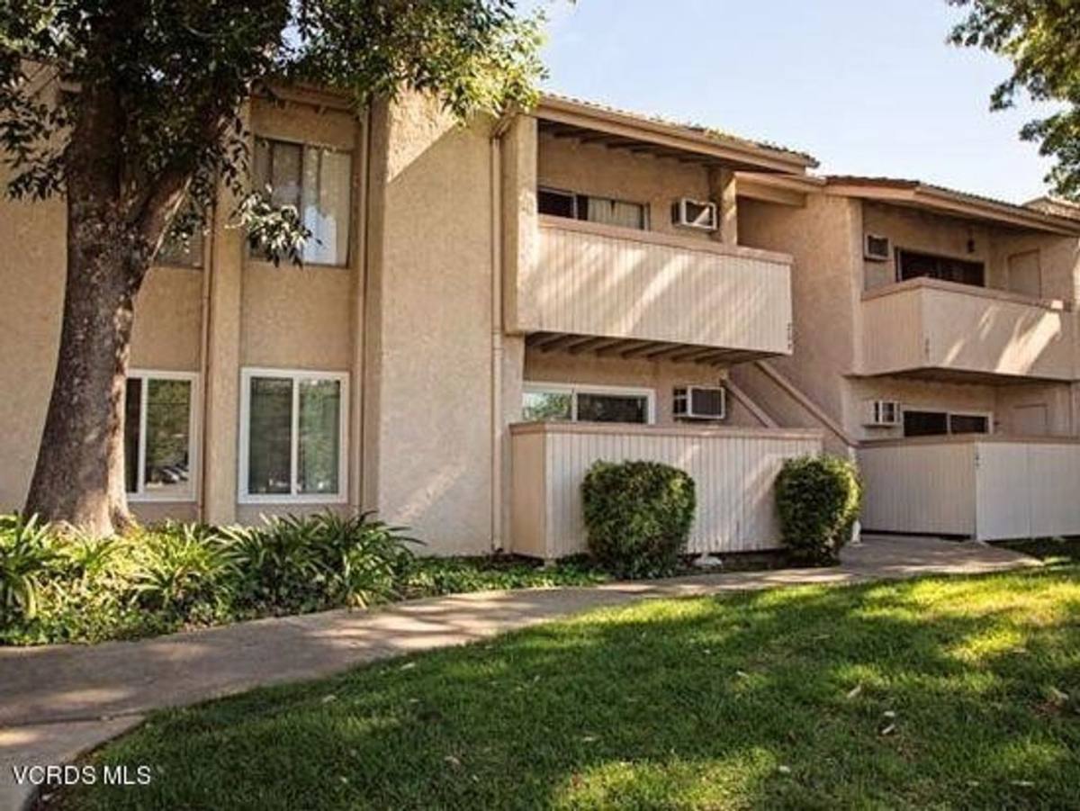 House for rent at 28915 Thousand Oaks Blvd, Agoura Hills, CA 91301