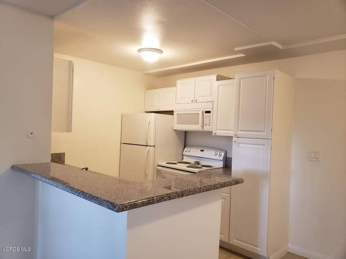 House for rent at 28915 Thousand Oaks Blvd, Agoura Hills, CA 91301